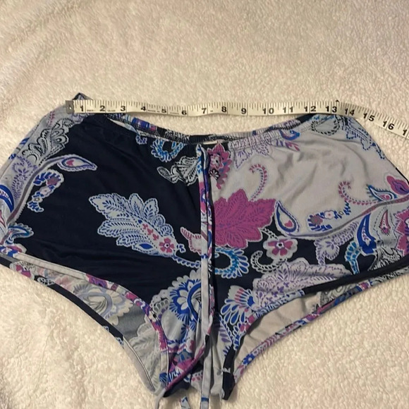 Youth beach shorts Mix and match bundle 3 or more $7 items and get them 3/$12 - Picture 3 of 10